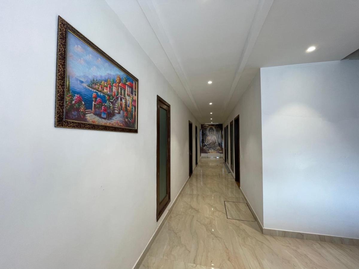 Hotel Crown Savoy, Near Railway Station & Guru Nanak Dev University 阿姆利则 外观 照片