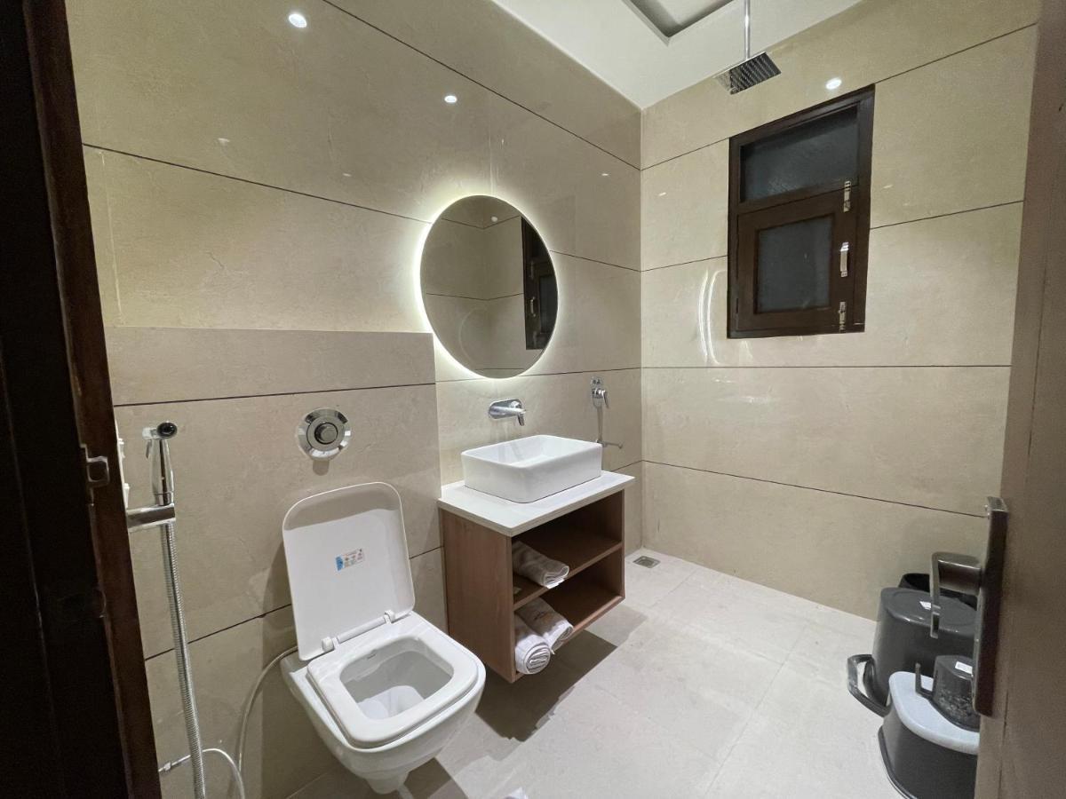 Hotel Crown Savoy, Near Railway Station & Guru Nanak Dev University 阿姆利则 外观 照片