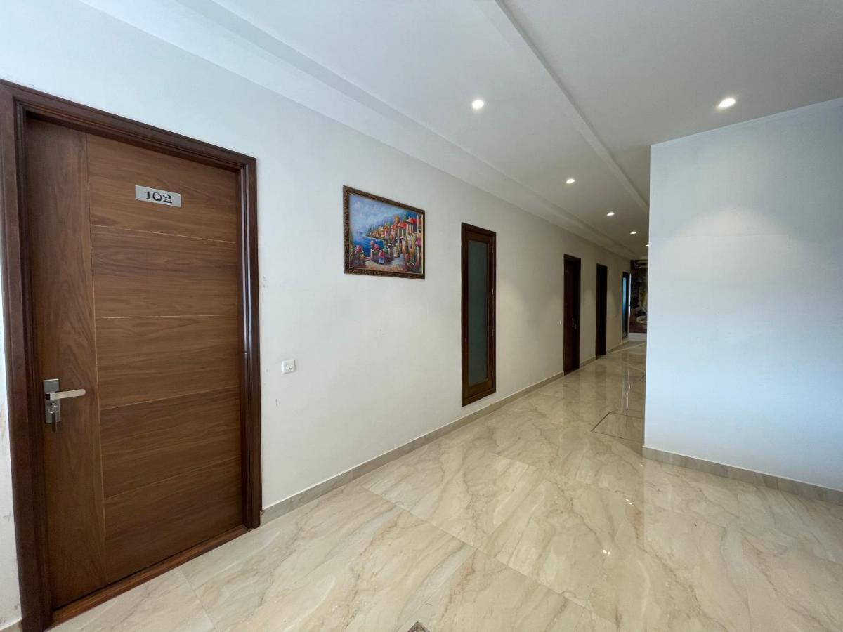 Hotel Crown Savoy, Near Railway Station & Guru Nanak Dev University 阿姆利则 外观 照片