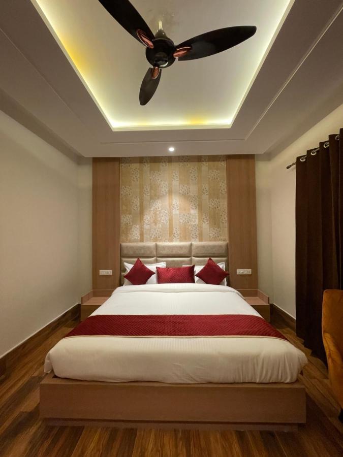 Hotel Crown Savoy, Near Railway Station & Guru Nanak Dev University 阿姆利则 外观 照片
