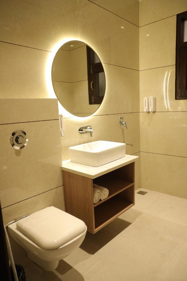 Hotel Crown Savoy, Near Railway Station & Guru Nanak Dev University 阿姆利则 外观 照片