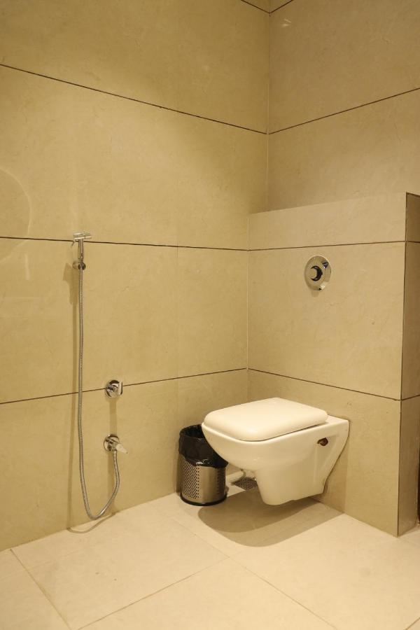 Hotel Crown Savoy, Near Railway Station & Guru Nanak Dev University 阿姆利则 外观 照片