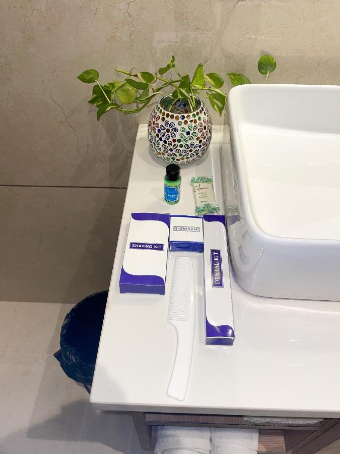 Hotel Crown Savoy, Near Railway Station & Guru Nanak Dev University 阿姆利则 外观 照片