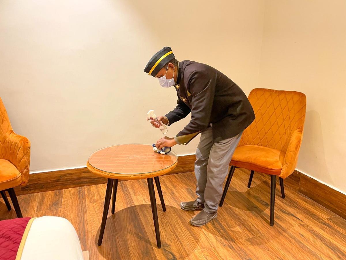 Hotel Crown Savoy, Near Railway Station & Guru Nanak Dev University 阿姆利则 外观 照片