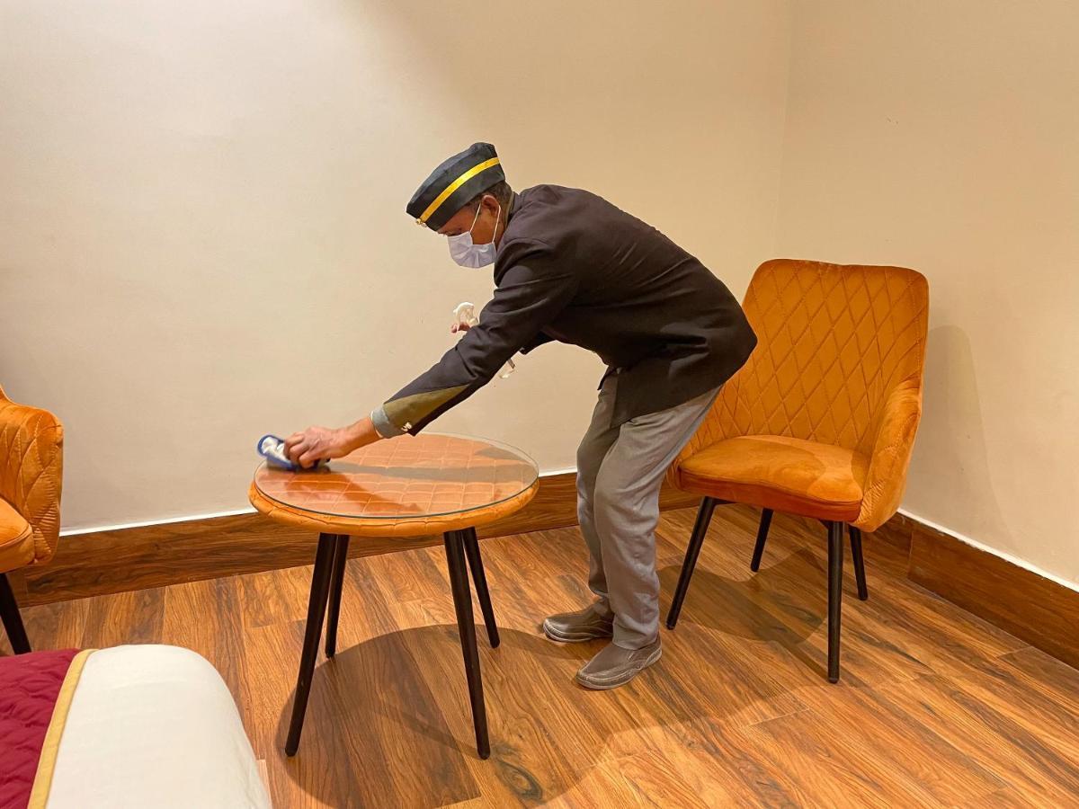 Hotel Crown Savoy, Near Railway Station & Guru Nanak Dev University 阿姆利则 外观 照片