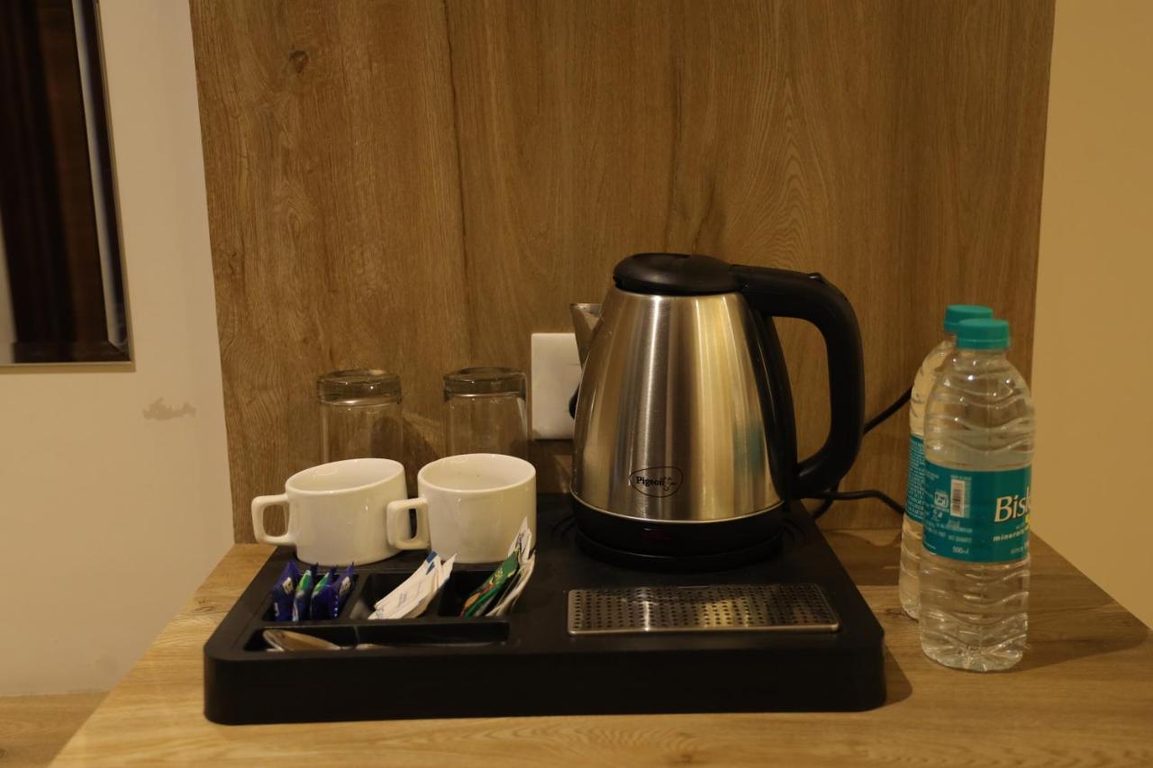 Hotel Crown Savoy, Near Railway Station & Guru Nanak Dev University 阿姆利则 外观 照片