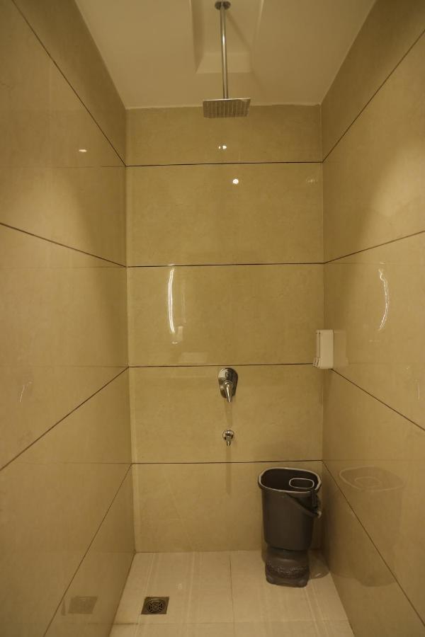 Hotel Crown Savoy, Near Railway Station & Guru Nanak Dev University 阿姆利则 外观 照片